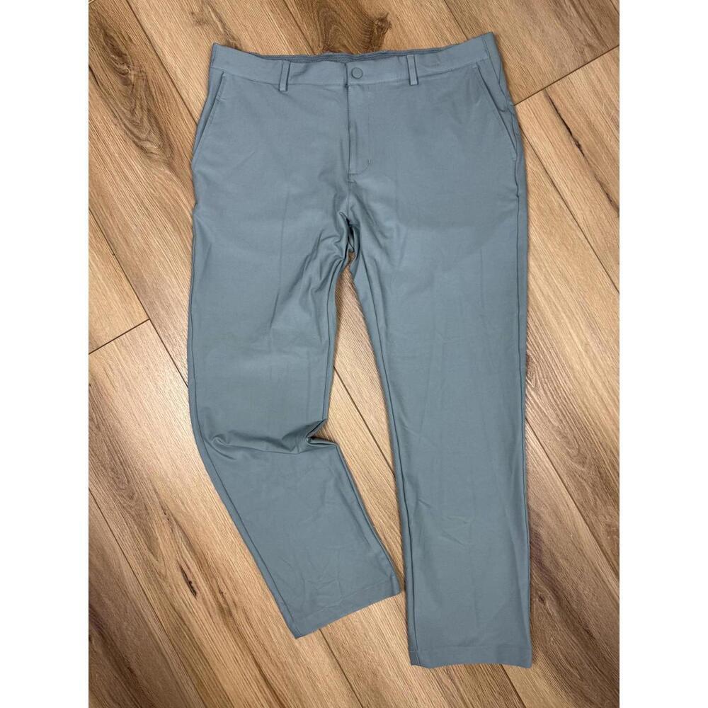 Greg Norman Pants Mens 36x30 Gray Golf Stretch Khakis Flat Front Performance